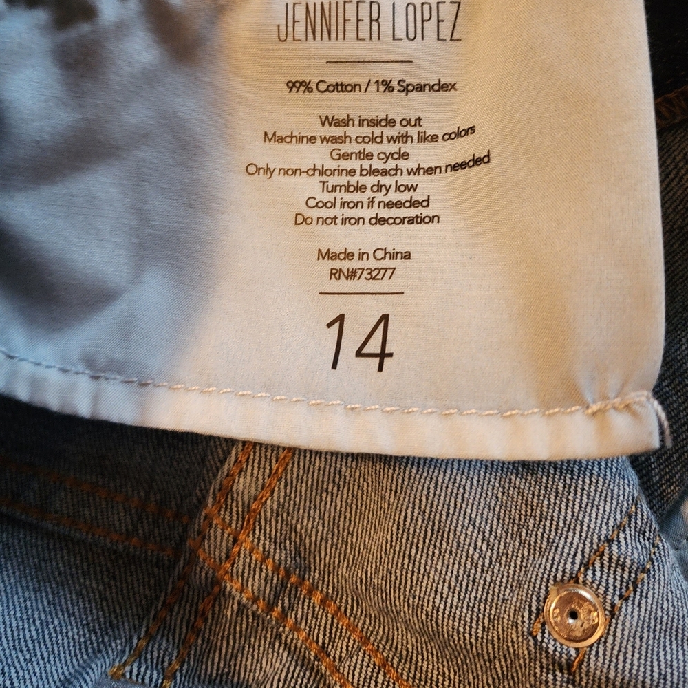 J Lo Jean Shorts - Picture 3 of 3